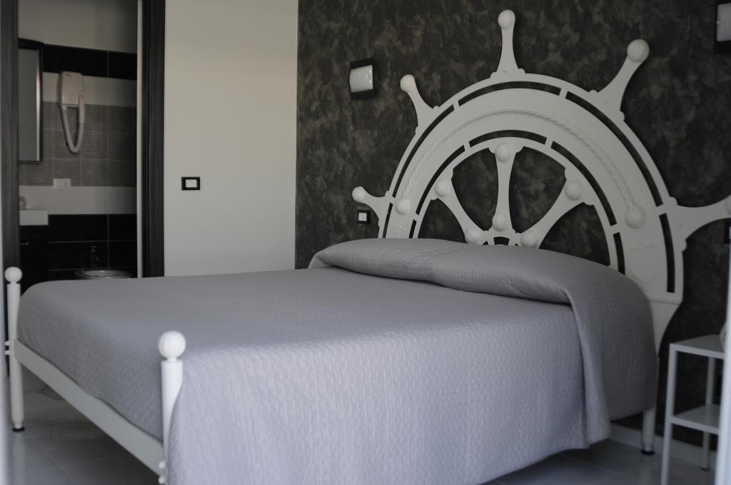 Badinomare Bed & Breakfast แตร์ราชินา ภายนอก รูปภาพ